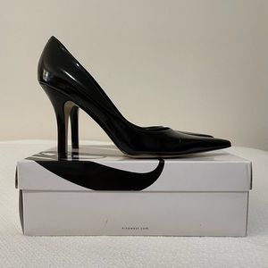 Nine West black patent pumps